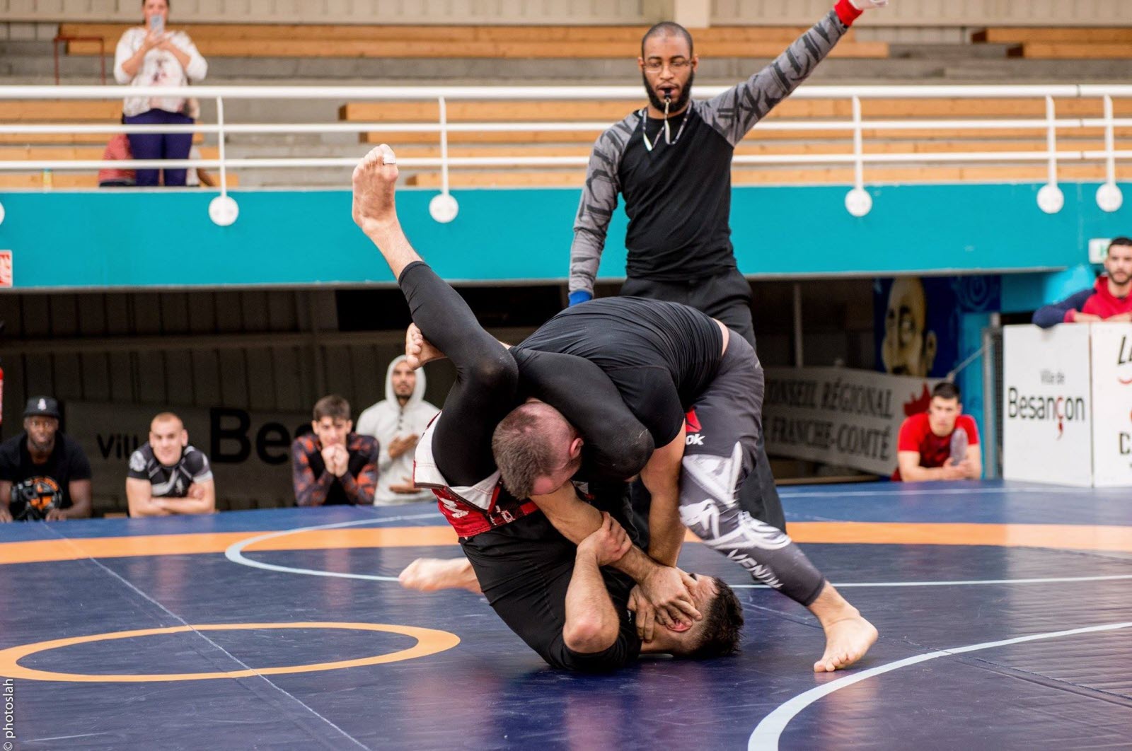 Du Beau Spectacle En Perspective Photo D Illustration Sebastien Daucourt 1541437571